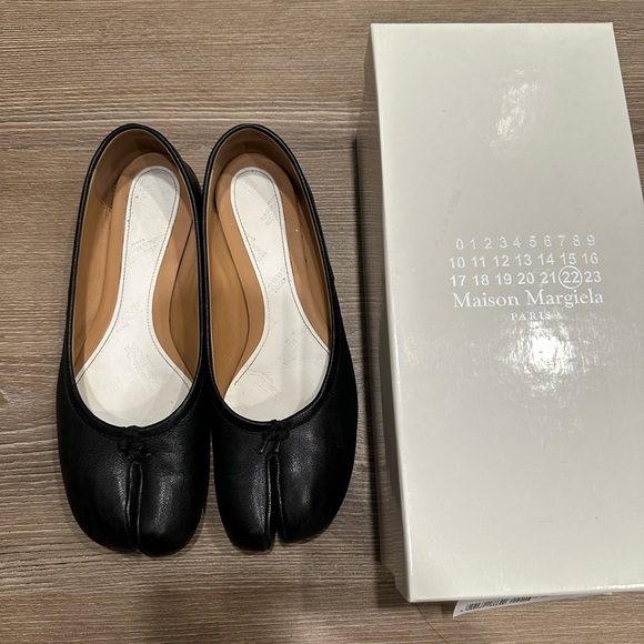 Maison Martin Margiela Shoes - Maison Margiela Black Leather Tabi Ballerina Flats | Size IT39